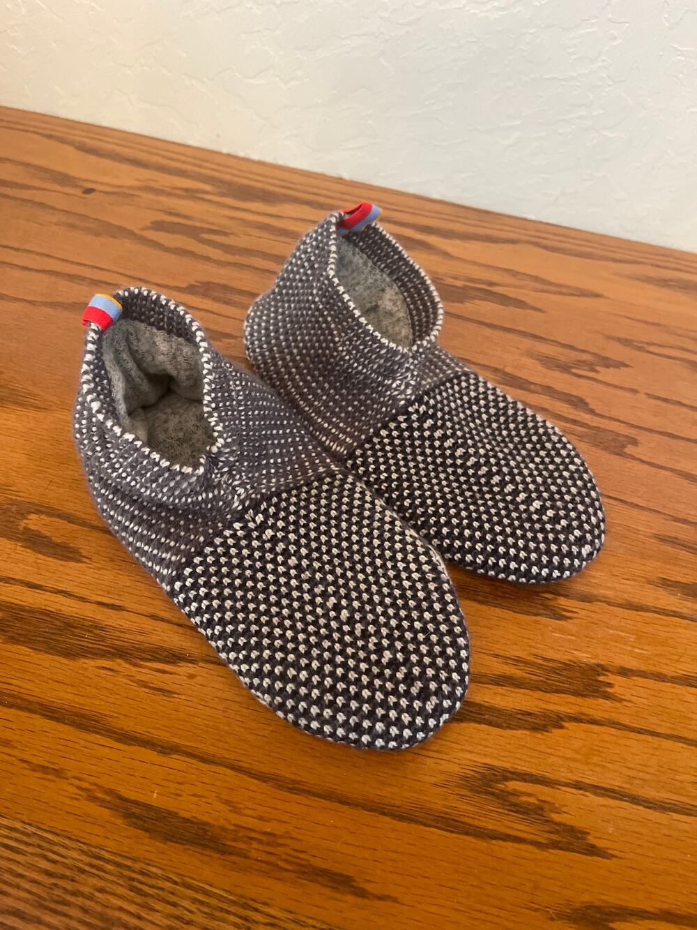 Bombas The Gripper Slipper Knit House Shoes small